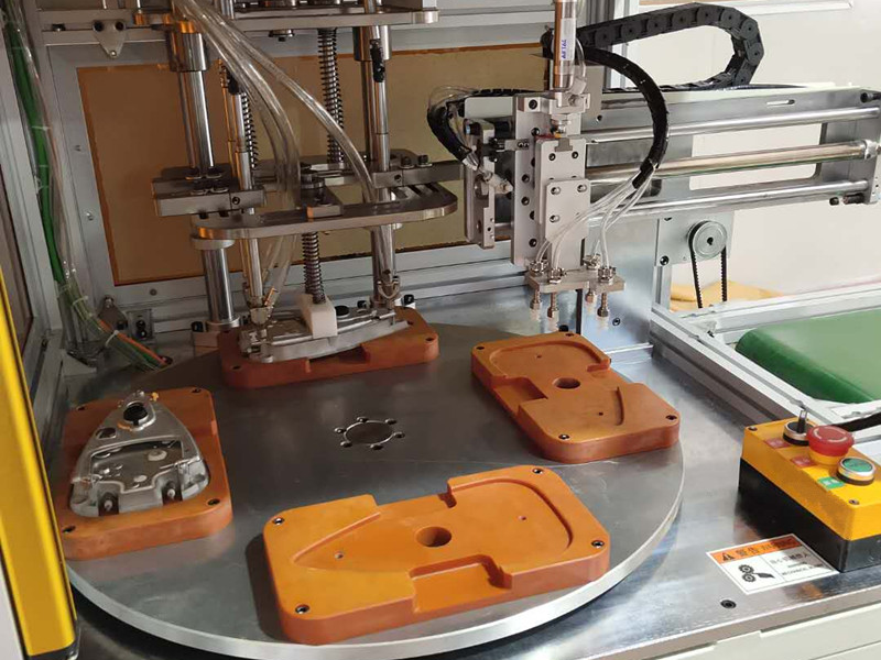 四軸伺服鎖螺絲機